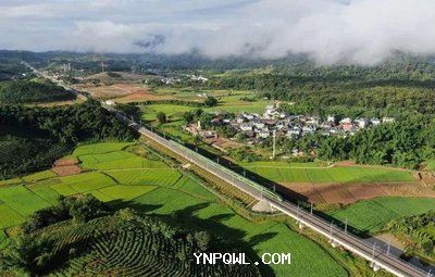 中老鐵路跨越山河、聯(lián)結友誼，配齊物流，共同發(fā)展